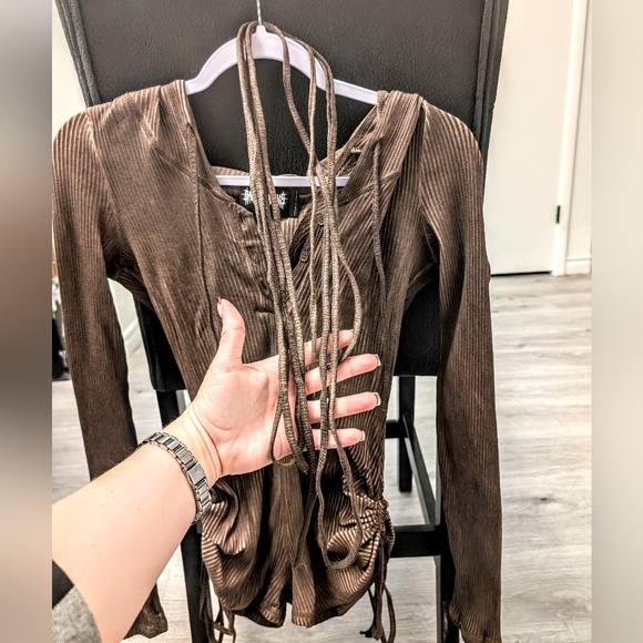 SOLD NWOT Darker Wavs Crossfade Hooded Long Sleeve Romper - Picture 6 of 10